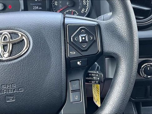 Used 2022 Toyota Tacoma SR AWD/4WD image 12