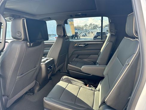 New 2026 Chevrolet Suburban Premier image 29