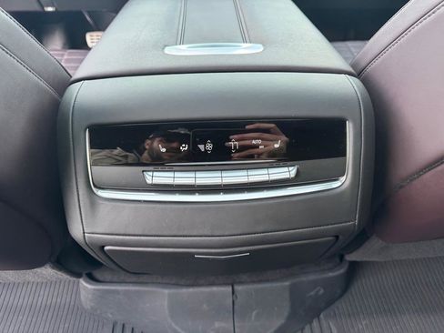 Used 2024 Cadillac Escalade V w/ LPO, ONYX Package image 37