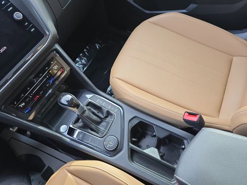 Used 2023 Volkswagen Tiguan SE R-Line image 24