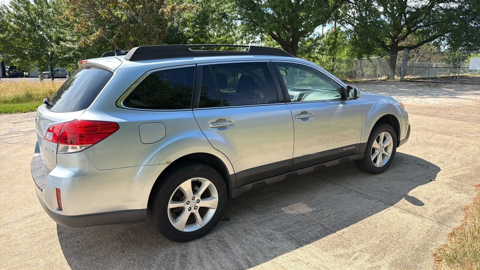 Used 2014 Subaru Outback 2.5i Premium AWD/4WD image 5