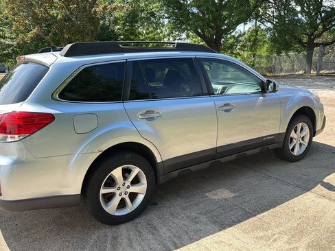 Used 2014 Subaru Outback 2.5i Premium AWD/4WD image 5