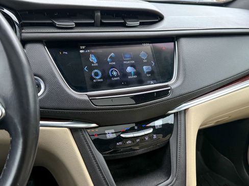 Used 2018 Cadillac XT5 Luxury w/ Driver Awareness Package image 18