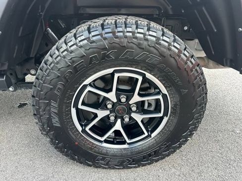 Used 2024 Jeep Gladiator Rubicon w/ Steel Bumper Group AWD/4WD image 34