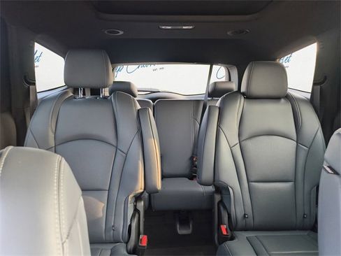 Used 2023 Buick Enclave Essence w/ Experience Buick Package image 11