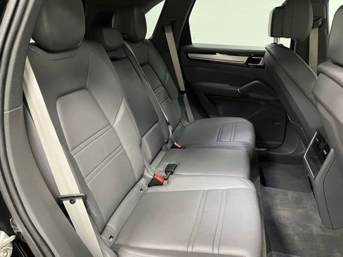 Used 2022 Porsche Cayenne Platinum Edition AWD/4WD image 49