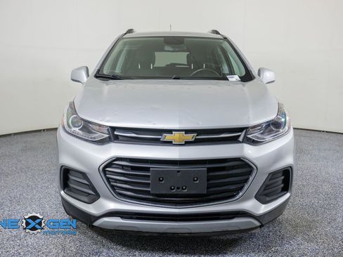 Used 2019 Chevrolet Trax LT w/ LT Convenience Package FWD image 2