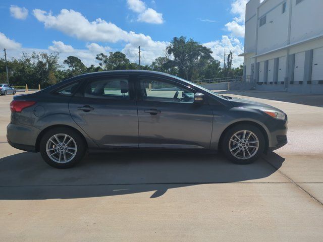 Used 2017 Ford Focus SE FWD image 4