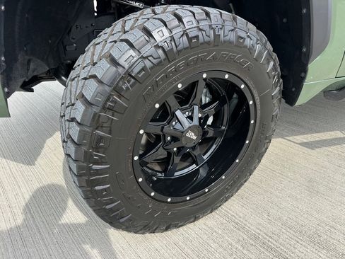 Used 2022 Toyota Tundra SR5 w/ SR5 Premium Package image 9