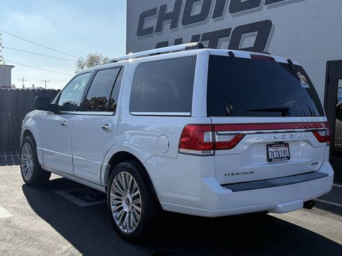 Used 2015 Lincoln Navigator 4WD image 4