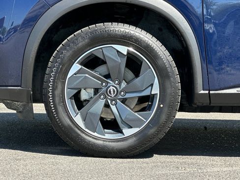 Used 2024 Nissan Rogue SV AWD/4WD image 26