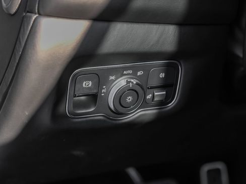 Used 2020 Aston Martin DB11 Coupe image 26