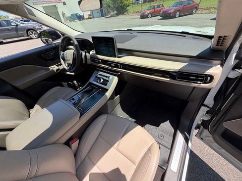 Used 2022 Lincoln Aviator AWD w/ Premium Package image 29