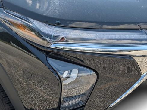 Used 2025 Chevrolet Trax LT FWD image 5