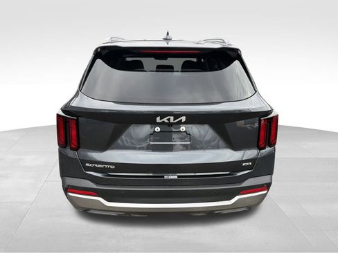 Certified 2024 Kia Sorento S w/ Panoramic Sunroof Package image 8