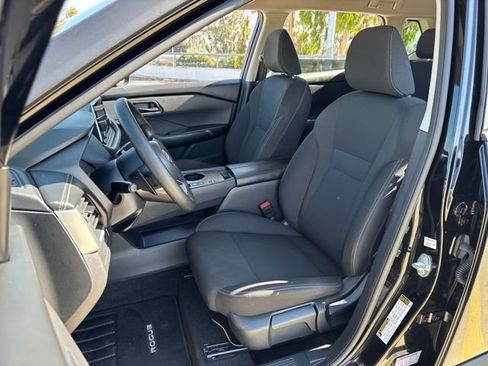 Used 2024 Nissan Rogue S image 5