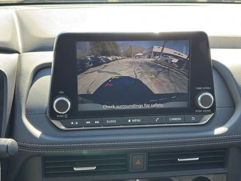 Used 2025 Nissan Rogue SV image 24