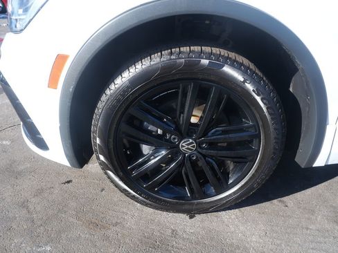 Used 2022 Volkswagen Tiguan SE R-Line image 30