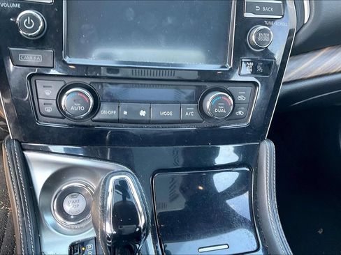 Used 2017 Nissan Maxima Platinum FWD image 27