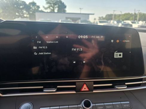Used 2025 Hyundai Elantra SEL FWD image 21