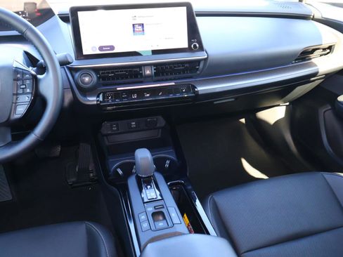 Used 2025 Toyota Prius XLE image 11