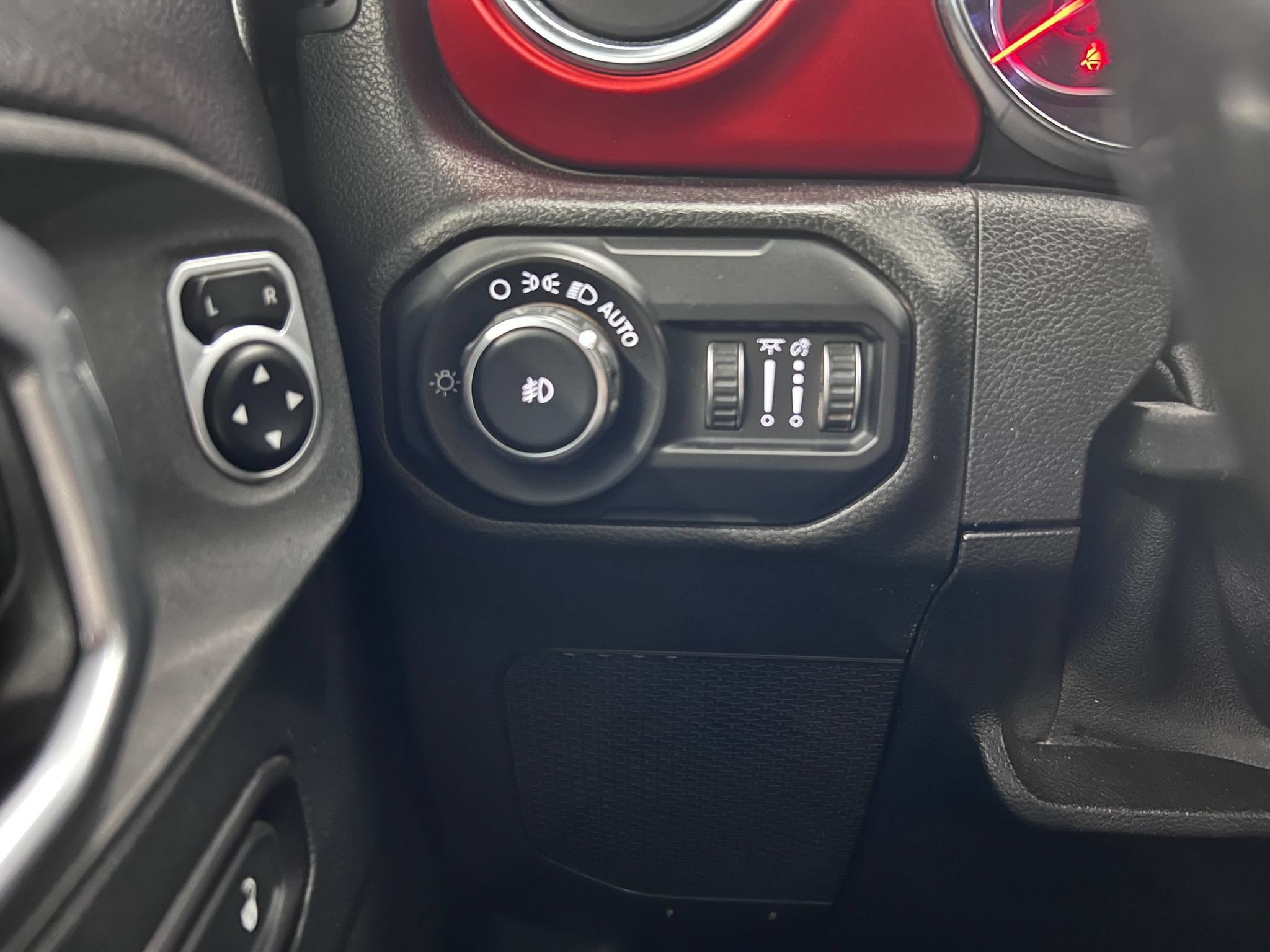 Used 2019 Jeep Wrangler Unlimited Rubicon AWD/4WD image 17