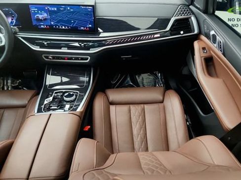 Used 2026 BMW X7 M60i AWD/4WD image 58