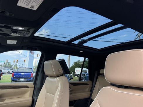 Used 2021 Chevrolet Tahoe Premier AWD/4WD image 24