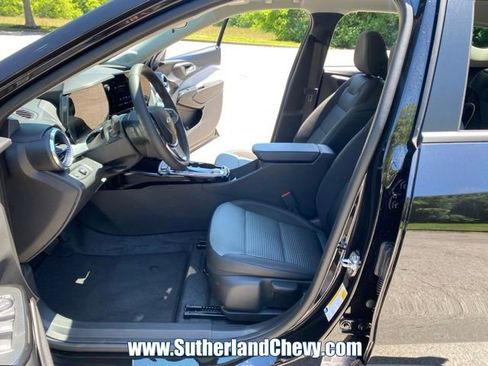 New 2026 Chevrolet Trax LT w/ Driver Confidence Package FWD image 13