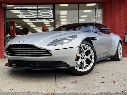 Used 2019 Aston Martin DB11 Volante image 2