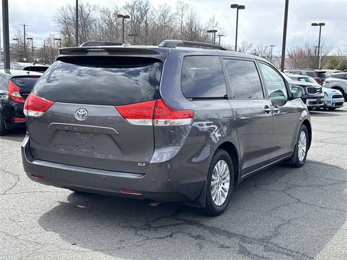 Used 2011 Toyota Sienna XLE w/ Premium Pkg image 2