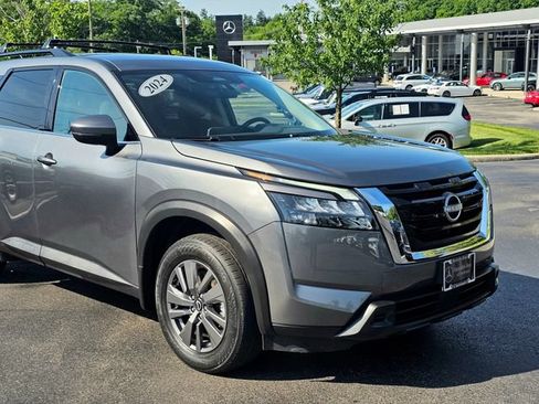 Used 2024 Nissan Pathfinder SV w/ Lighting Package (N92) AWD/4WD image 2