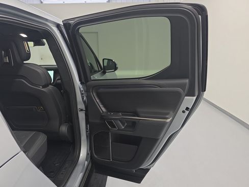 Used 2022 Rivian R1T Adventure AWD/4WD image 19