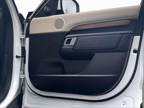 Used 2019 Land Rover Discovery SE AWD/4WD image 24