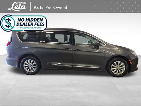 Used 2018 Chrysler Pacifica Touring-L FWD image 7