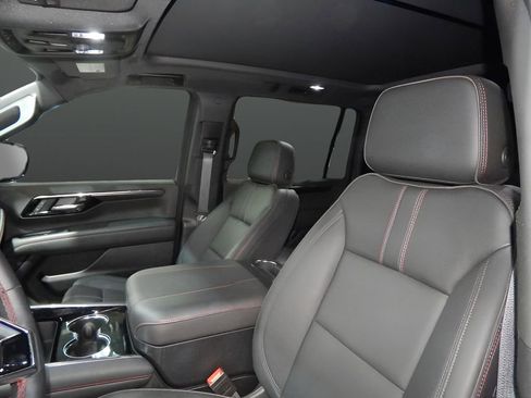 Used 2025 Chevrolet Suburban RST w/ RST Capability Package AWD/4WD image 14