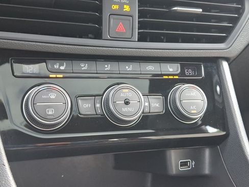 Used 2019 Volkswagen Jetta R-Line w/ R-Line Cold Weather Package FWD image 17