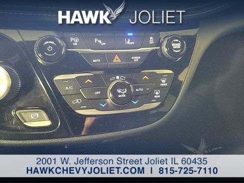 Used 2024 Chrysler Pacifica Limited FWD image 19