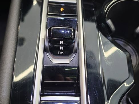 Used 2025 Volkswagen Atlas SE FWD image 30