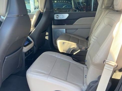 Used 2023 Lincoln Navigator Reserve image 5