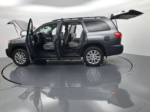 Used 2017 Toyota Sequoia Platinum AWD/4WD image 82