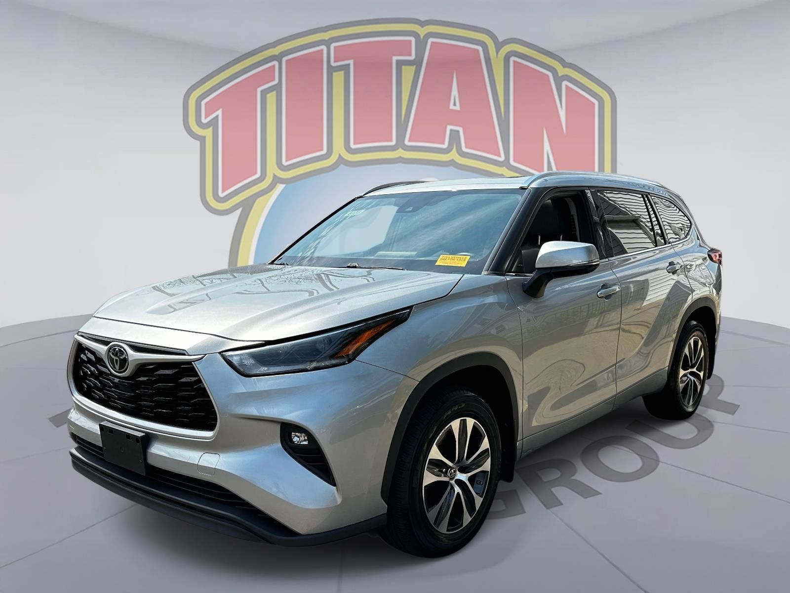 Certified 2021 Toyota Highlander XLE AWD/4WD image 2
