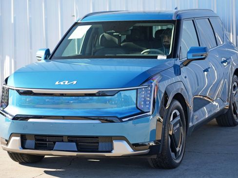 Used 2024 Kia EV9 Land image 50