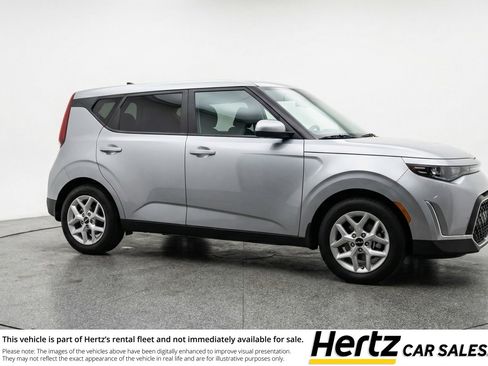 Used 2025 Kia Soul LX w/ LX Technology Package FWD image 1