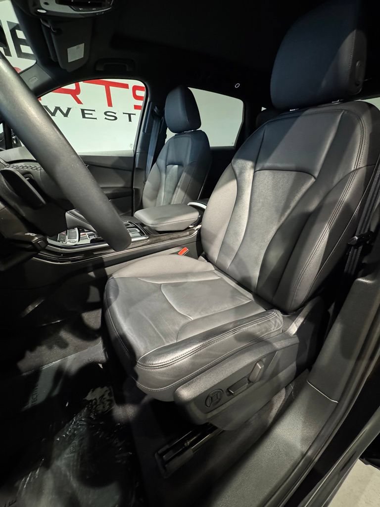 Used 2023 Audi Q7 2.0T Premium w/ Convenience Package AWD/4WD image 15