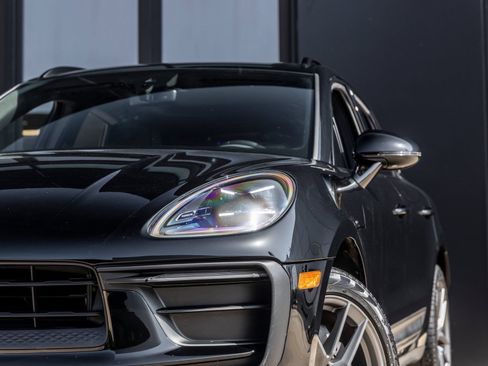 Certified 2024 Porsche Macan AWD/4WD image 16
