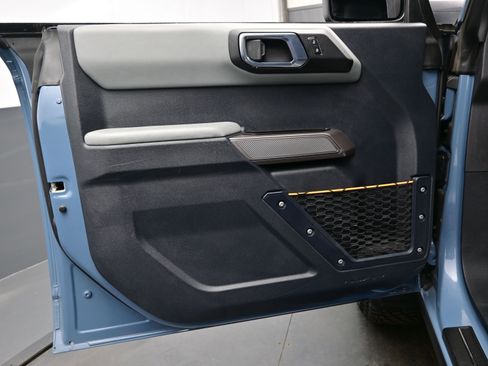 Used 2023 Ford Bronco Badlands image 9