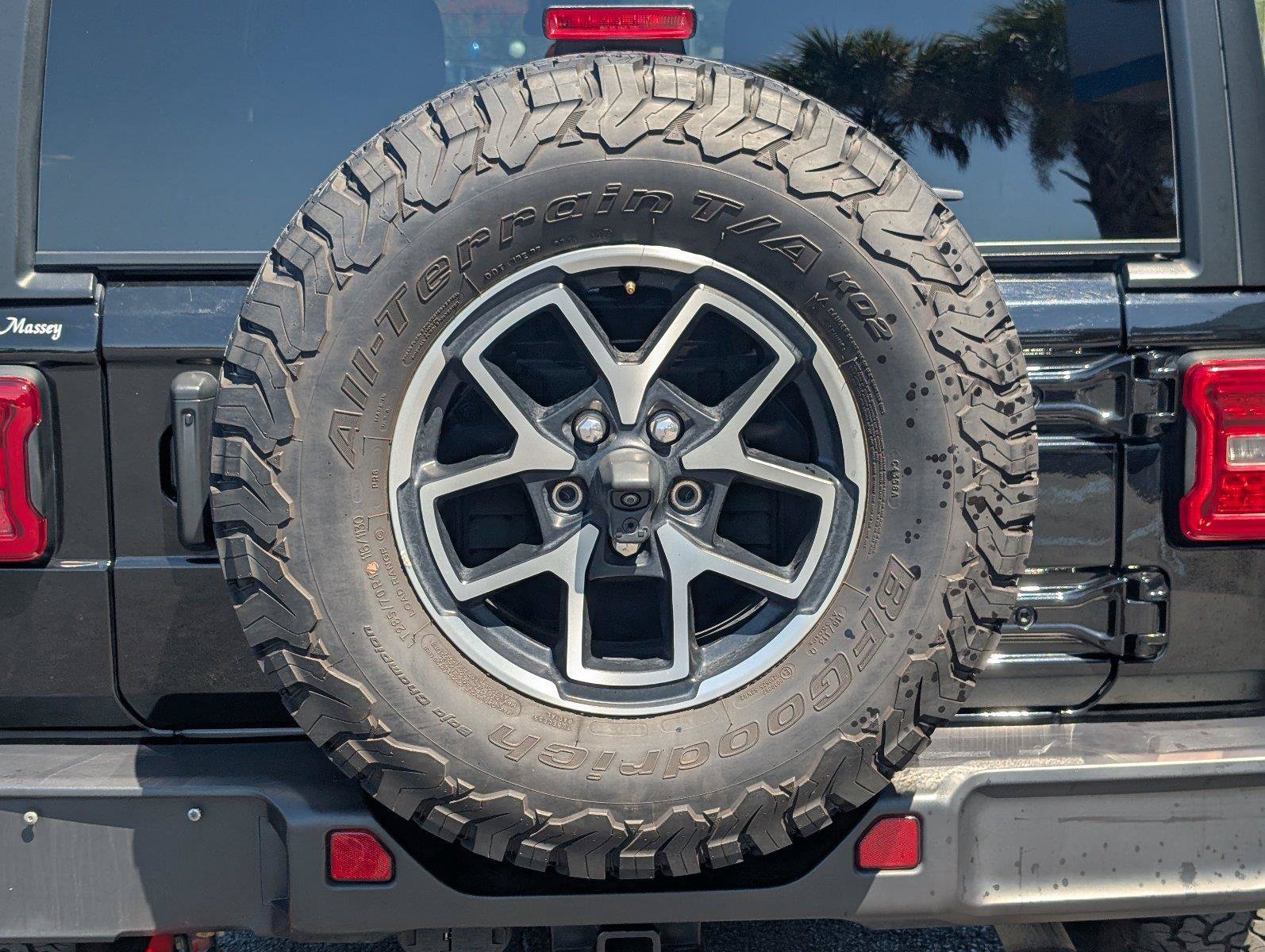 Used 2025 Jeep Wrangler Unlimited Rubicon AWD/4WD image 5