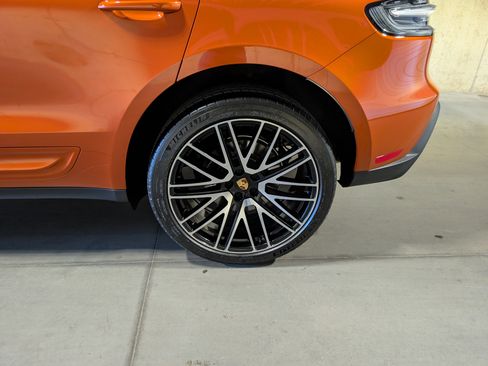 Certified 2025 Porsche Macan image 16