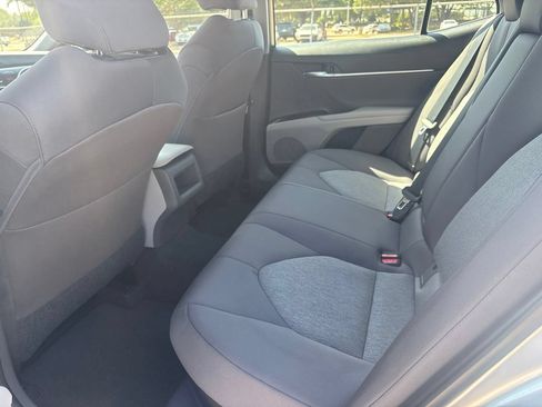 Used 2018 Toyota Camry LE FWD image 11